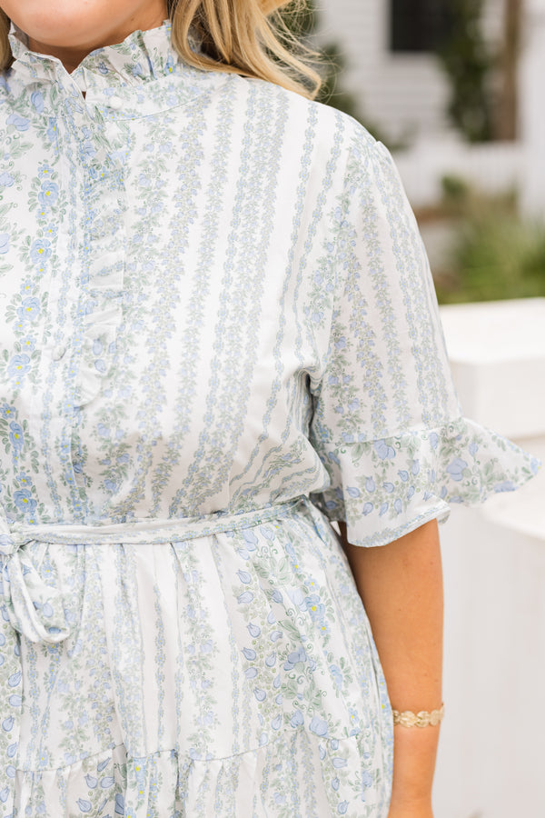Chic Soul plus size clothing, light blue and white short sleeve floral print tiered dress that ties at the waist with a belt