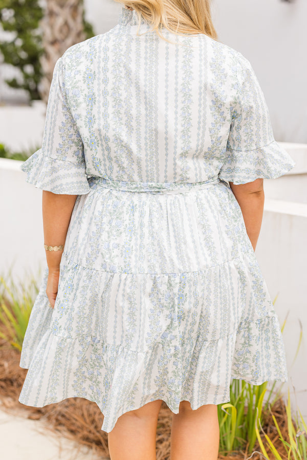 Chic Soul plus size clothing, light blue and white short sleeve floral print tiered dress that ties at the waist with a belt