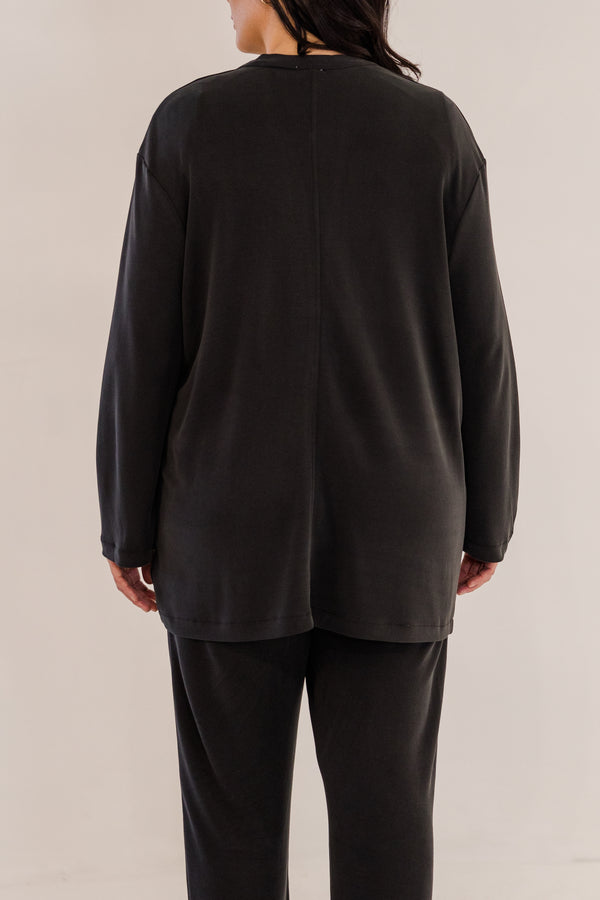 Chic Soul plus size clothing, black long sleeve minimal flowy cardigan with side pockets in the front