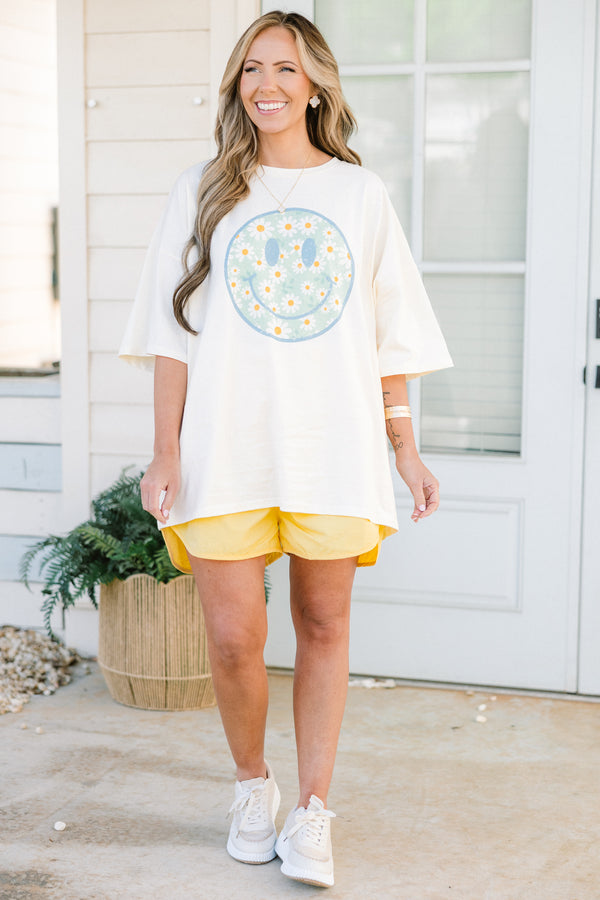 Chic Soul plus size clothing, short-sleeve ivory boyfriend tee with a high-scoop-neckline with a blue outline of a smiley face filled with a blue background and white daisy pattern