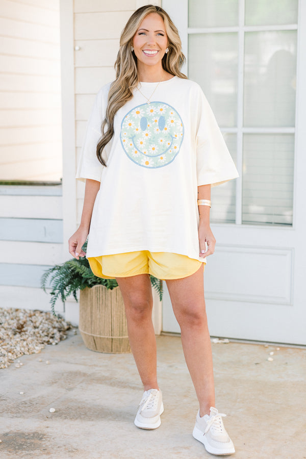 Chic Soul plus size clothing, short-sleeve ivory boyfriend tee with a high-scoop-neckline with a blue outline of a smiley face filled with a blue background and white daisy pattern
