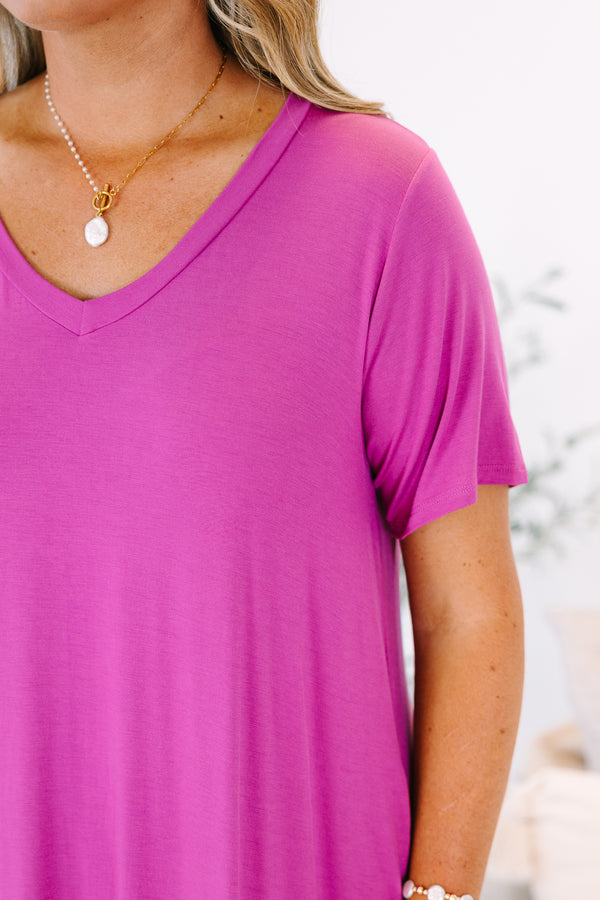 Plus Size berry-colored short sleeve short dress with a V-neckline and side pockets.