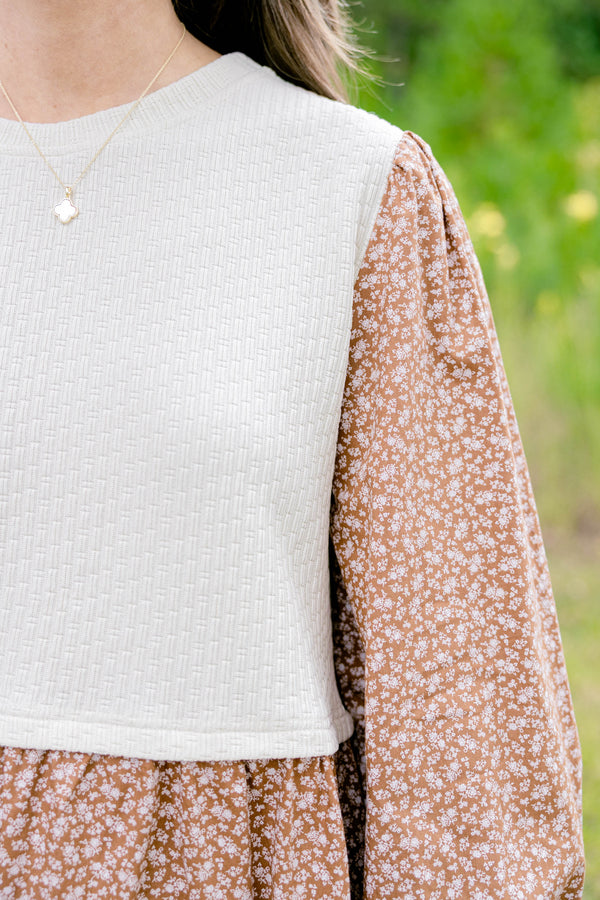 Chic Soul plus size clothing, brown and ditsy white floral long bubble sleeve short dress with white cropped knitted vest top