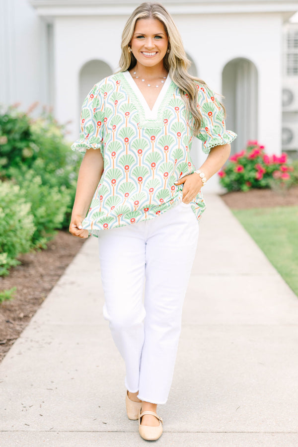 Plus size top in green with a fan print, V-neck, and ruffle puff sleeves.
