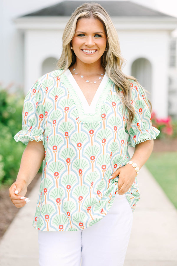 Plus size top in green with a fan print, V-neck, and ruffle puff sleeves.