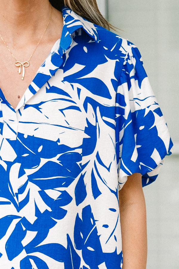 Plus Size off-white and blue leafy print top with a split v-neck and elastic puff sleeves.