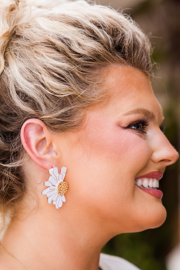 Chic Soul plus size clothing, exaggerated fan-shaped daisy flower dangle earrings with gold center and accents of gold