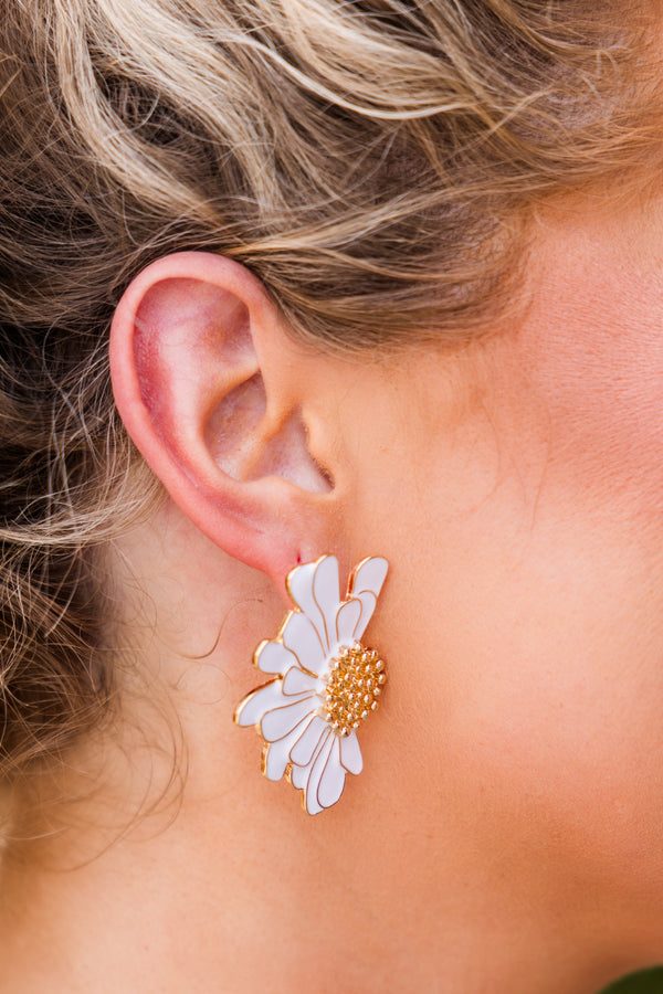 Chic Soul plus size clothing, exaggerated fan-shaped daisy flower dangle earrings with gold center and accents of gold