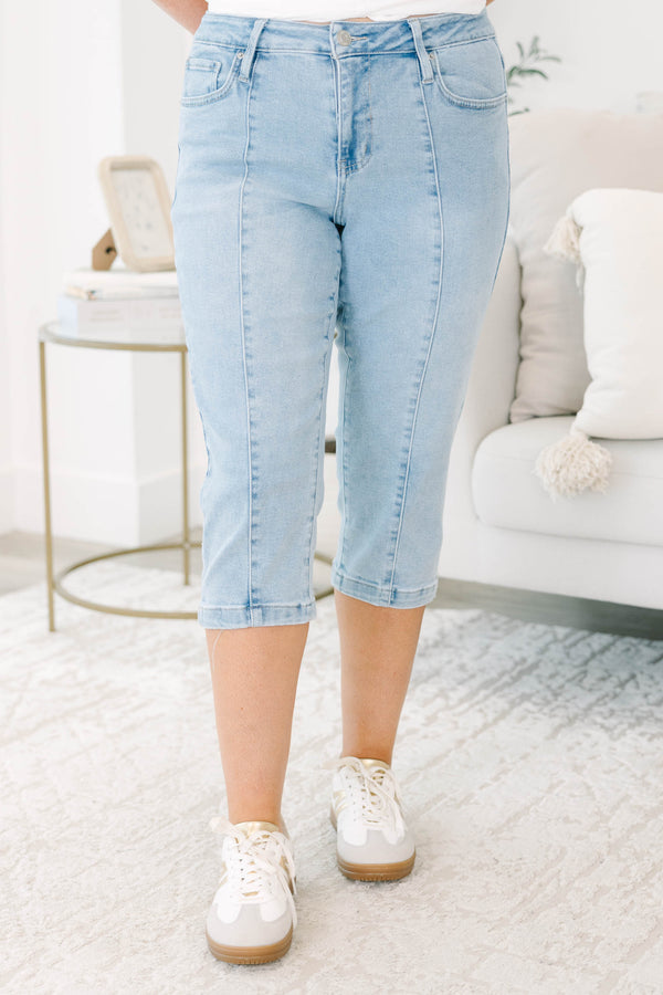 Plus Size light wash denim capris with a front seam detail and a classic five-pocket design.