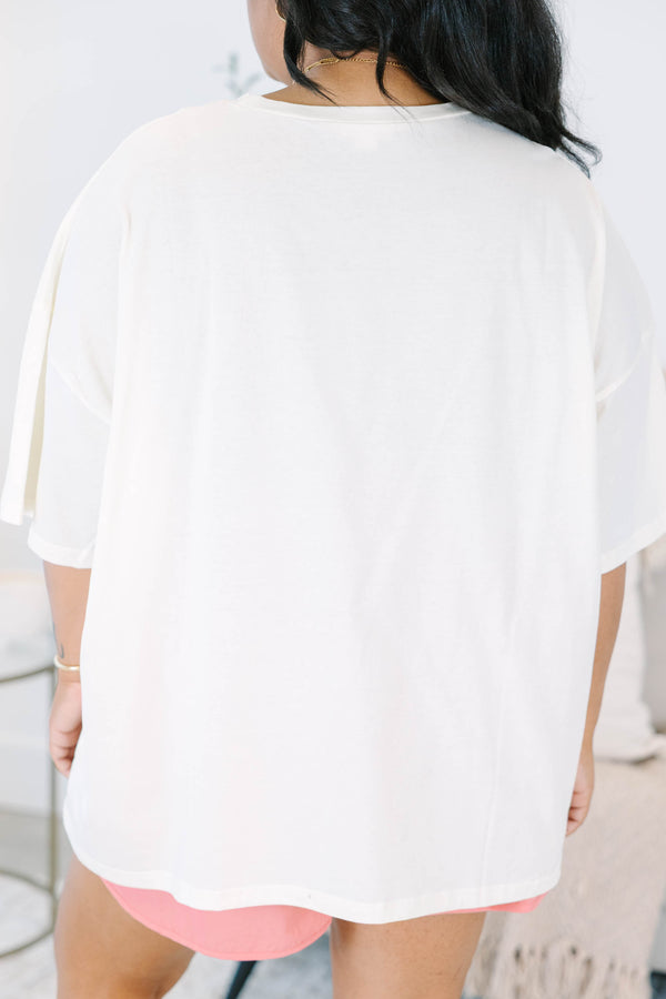 Plus Size ivory oversized boyfriend tee with a colorful Statue of Liberty graphic and pink shorts.
