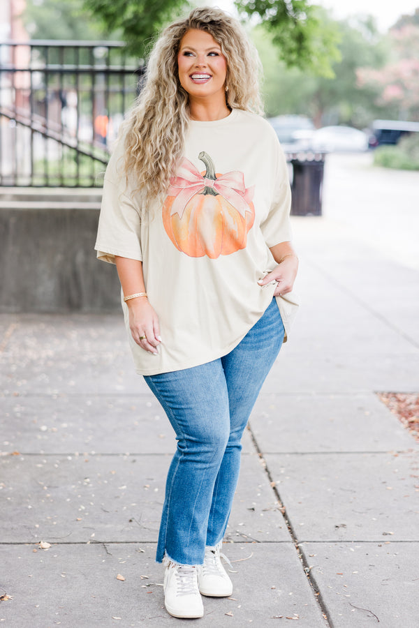 Chic Soul plus size clothing, beige short sleeve boyfriend tee with orange pumpkin graphic with a pink bow on the stem