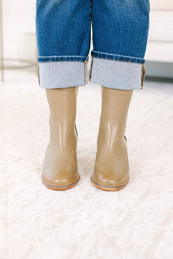 Plus Size brown leather Chelsea booties with a block heel and elastic side panels.