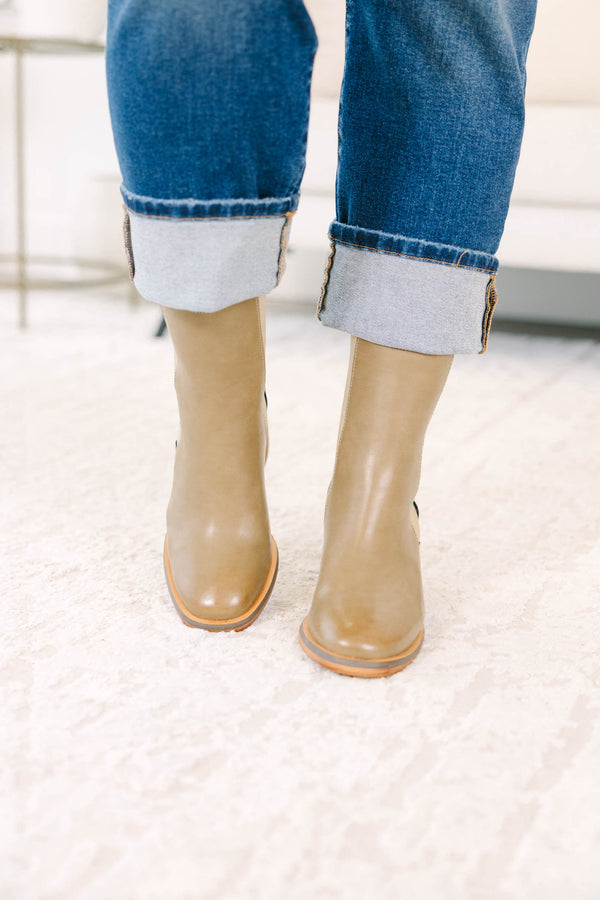 Plus Size brown leather Chelsea booties with a block heel and elastic side panels.