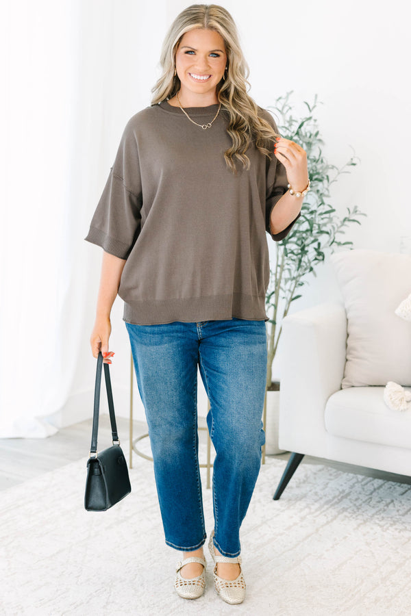 Plus Size brown short-sleeve knit sweater with a ribbed crew neck and relaxed dropped shoulders.