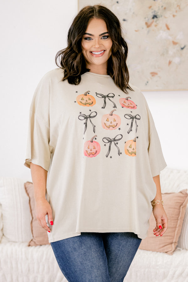 Chic Soul plus size clothing, beige half sleeve crewneck tee with alternating pumpkin and bow graphic