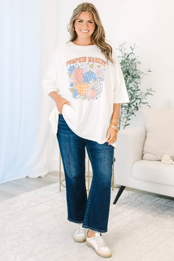 Plus Size ivory cotton boyfriend tee with a colorful pumpkin market graphic and short sleeves.