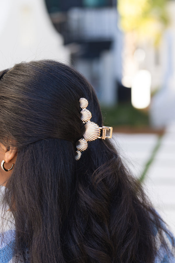 Chic Soul plus size clothing, gold metal clip that has ribbed seashells throughout the clip