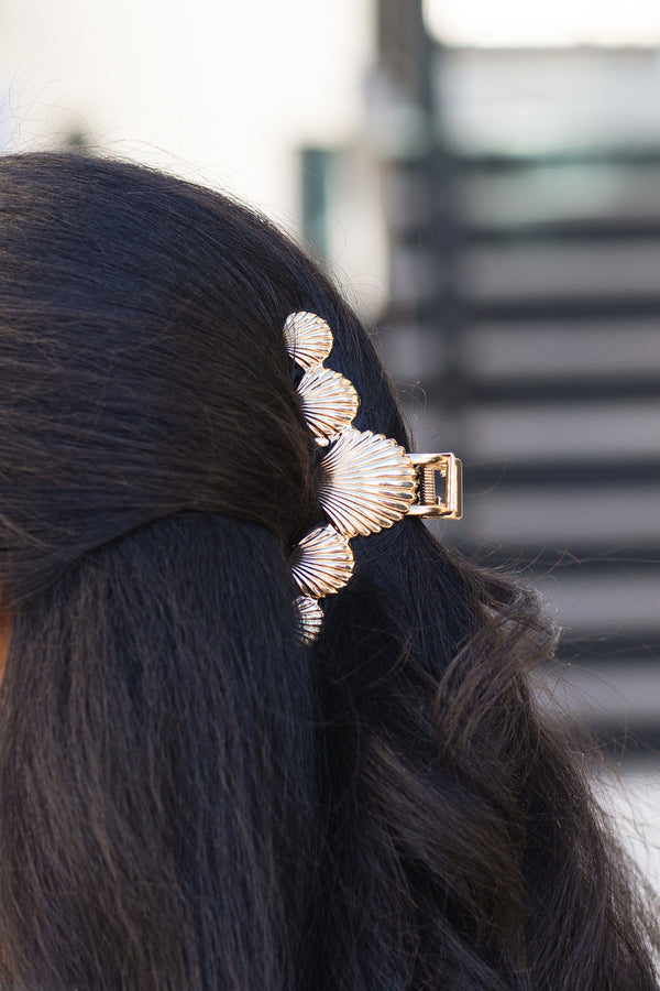 Chic Soul plus size clothing, gold metal clip that has ribbed seashells throughout the clip