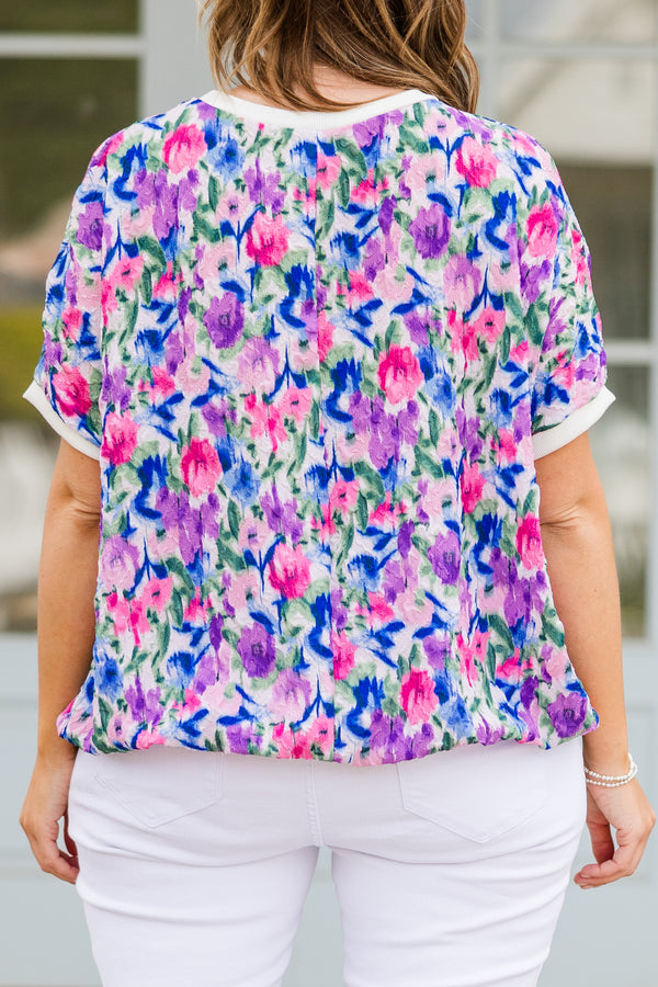 Chic Soul plus size clothing, short sleeve purple/mauve top with floral pattern and white line detailing on collar and sleeves