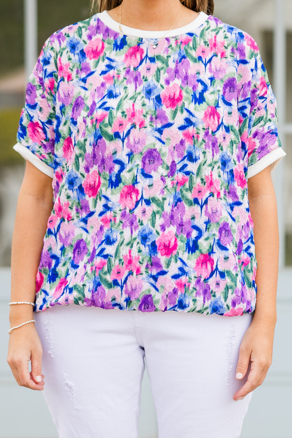Chic Soul plus size clothing, short sleeve purple/mauve top with floral pattern and white line detailing on collar and sleeves