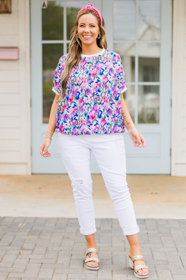 Chic Soul plus size clothing, short sleeve purple/mauve top with floral pattern and white line detailing on collar and sleeves