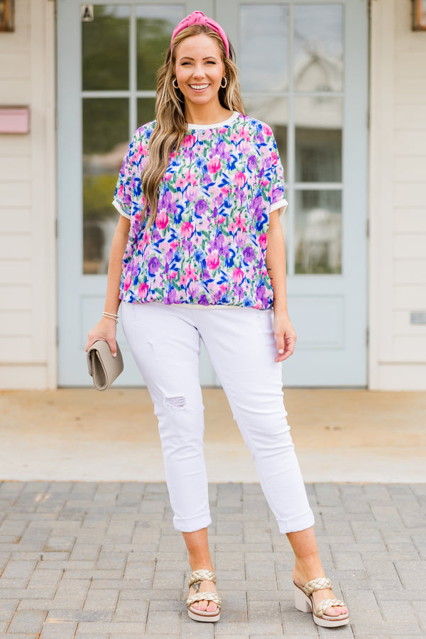 Chic Soul plus size clothing, short sleeve purple/mauve top with floral pattern and white line detailing on collar and sleeves
