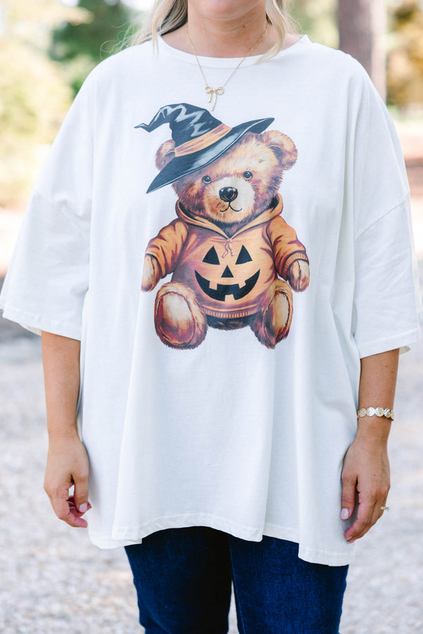 Chic Soul plus size clothing, ivory oversized boyfriend short sleeve tee with bear in the middle wearing a pumpkin sweatshirt and witch hat