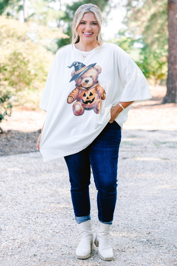 Chic Soul plus size clothing, ivory oversized boyfriend short sleeve tee with bear in the middle wearing a pumpkin sweatshirt and witch hat