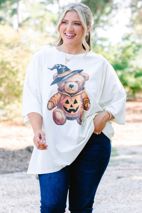 Chic Soul plus size clothing, ivory oversized boyfriend short sleeve tee with bear in the middle wearing a pumpkin sweatshirt and witch hat