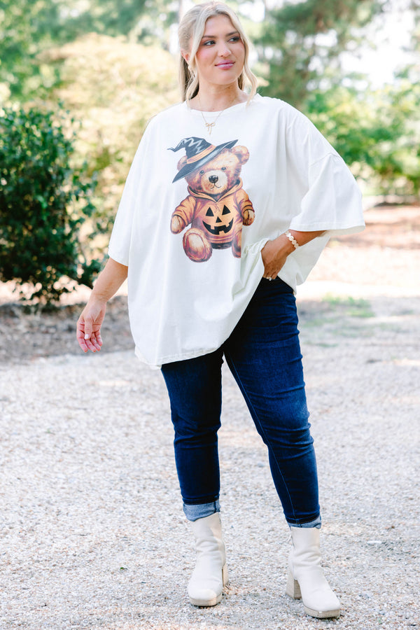 Chic Soul plus size clothing, ivory oversized boyfriend short sleeve tee with bear in the middle wearing a pumpkin sweatshirt and witch hat