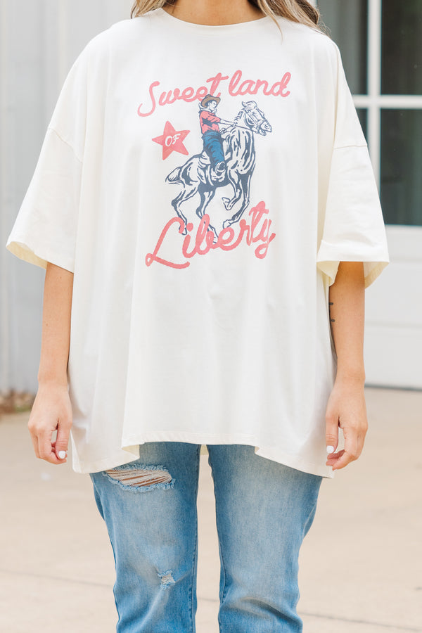 Plus Size ivory oversized boyfriend tee with a Sweet Land of Liberty horse graphic and blue jeans.