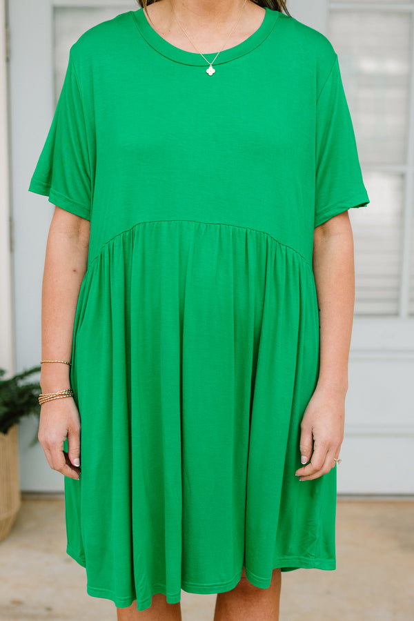 Plus Size emerald green short sleeve baby doll dress with a crew neckline and tiered skirt.