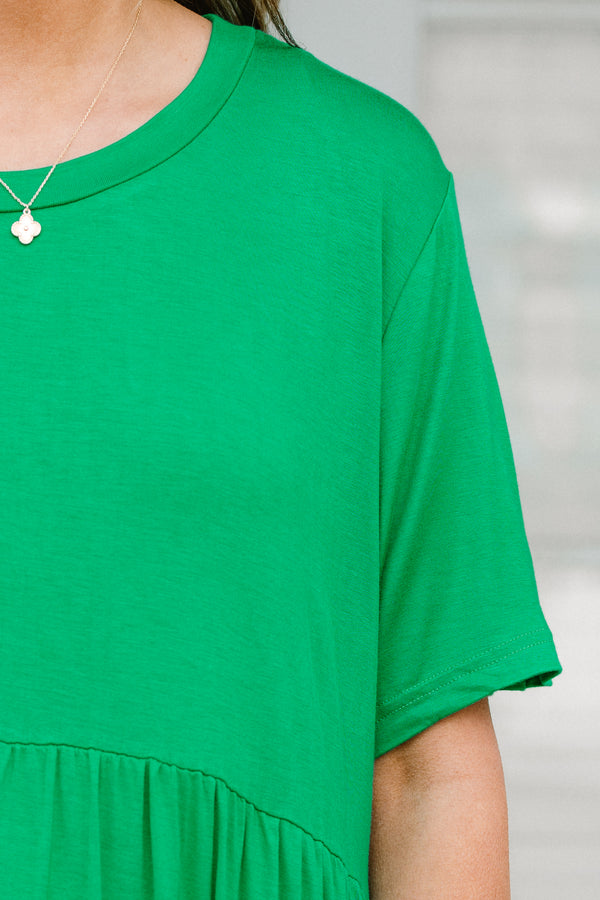 Plus Size emerald green short sleeve baby doll dress with a crew neckline and tiered skirt.