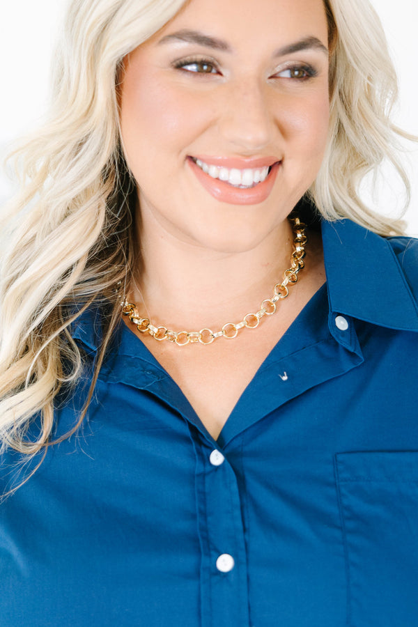 Gold-tone chunky rolo chain necklace features polished round interlocking links with a bright metallic finish