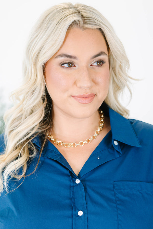 Gold-tone chunky rolo chain necklace features polished round interlocking links with a bright metallic finish
