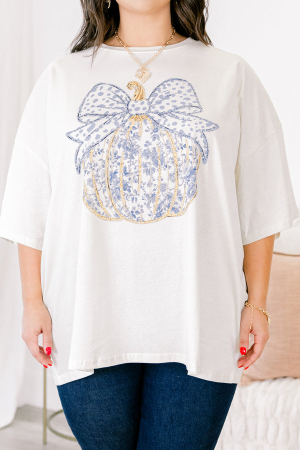 Chic Soul Plus size clothing, ivory graphic tee that has a blue tolie pumpkin graphic in the middle of the shirt with a bow on top