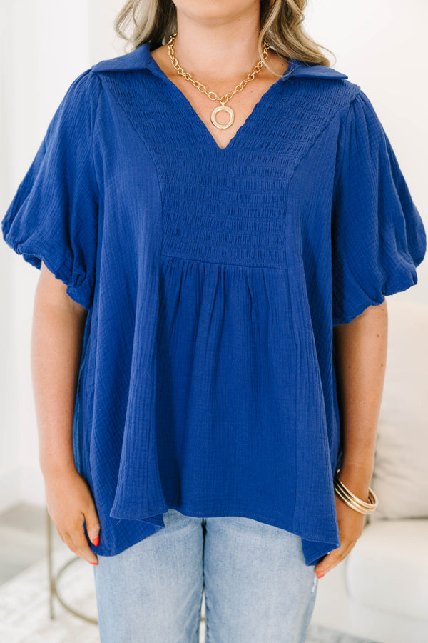 Short Sleeve navy blouse with elastic bubble sleeves, v-neck and collar