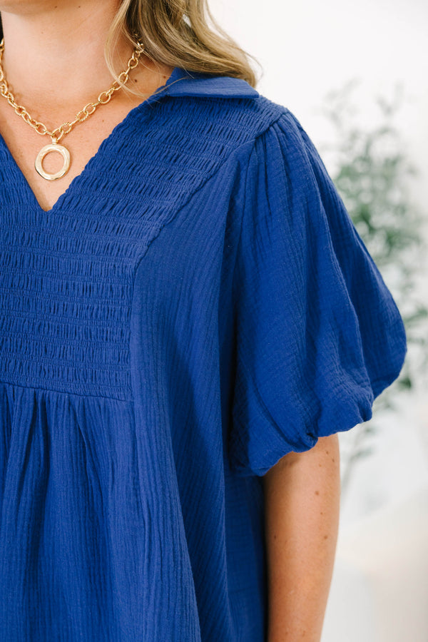 Short Sleeve navy blouse with elastic bubble sleeves, v-neck and collar