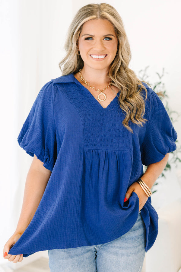 Short Sleeve navy blouse with elastic bubble sleeves, v-neck and collar