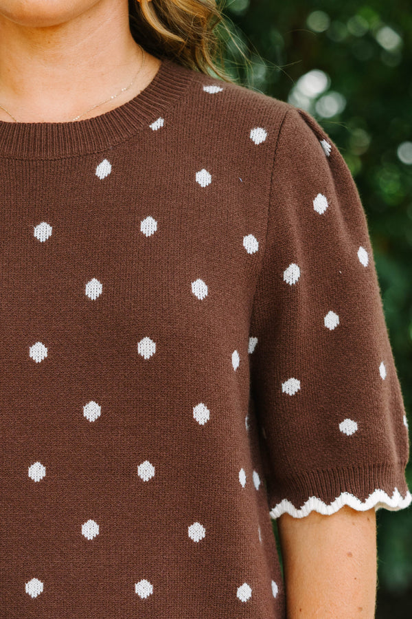 Plus Size brown short sleeve sweater with white polka dots and scalloped white trim.