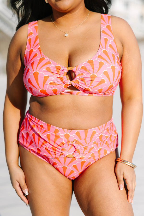 Chic Soul plus size clothing, pink and orange scallop geo print sleeveless bikini top with circular keyhole cut out in the middle of the front of the top